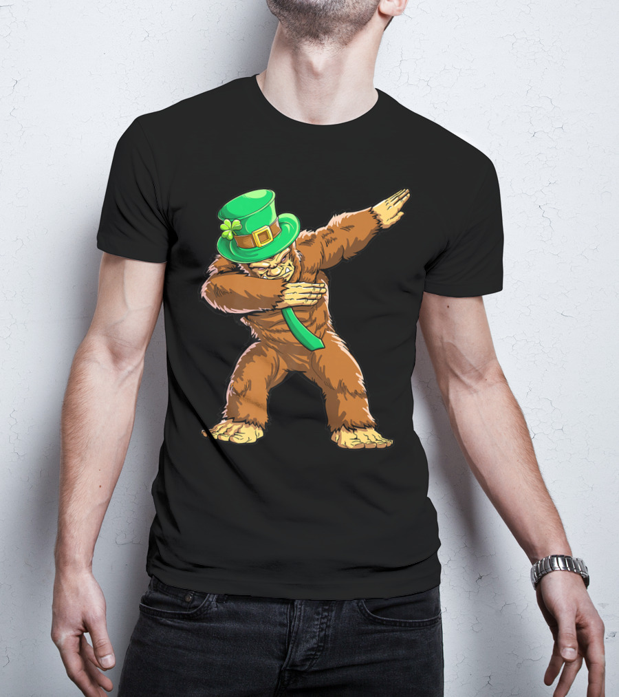 Dabbing Bigfoot St Patricks Day Leprechaun Hat T-Shirt