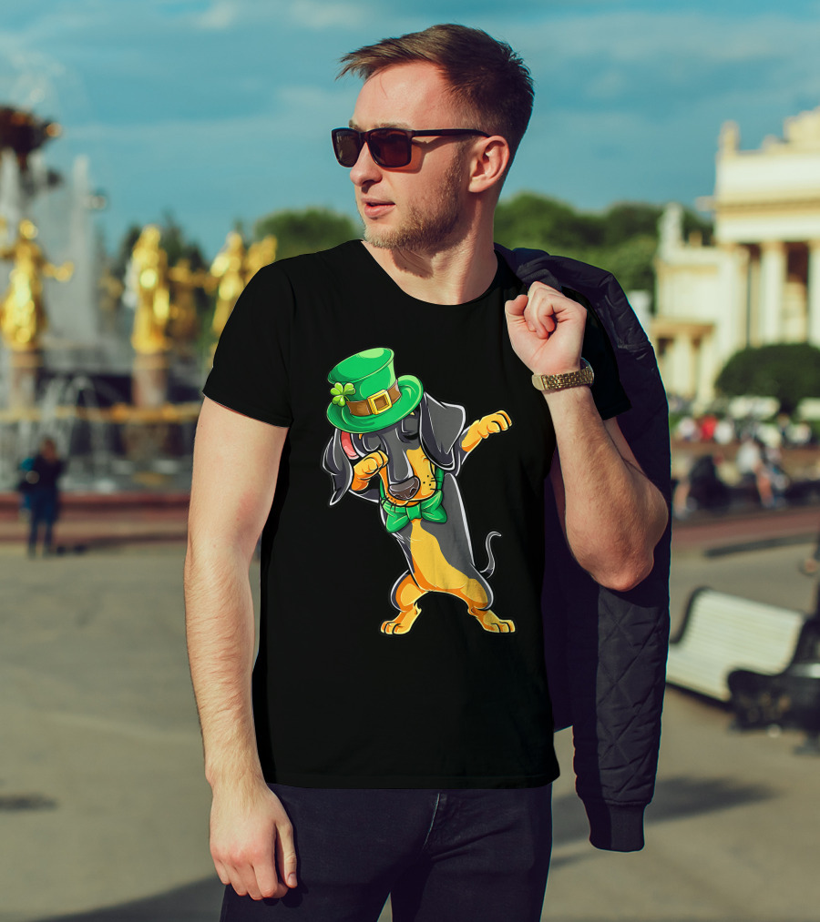 Dabbing Dachshund St Patricks Day Leprechaun Hat And Bow Tie T-Shirt