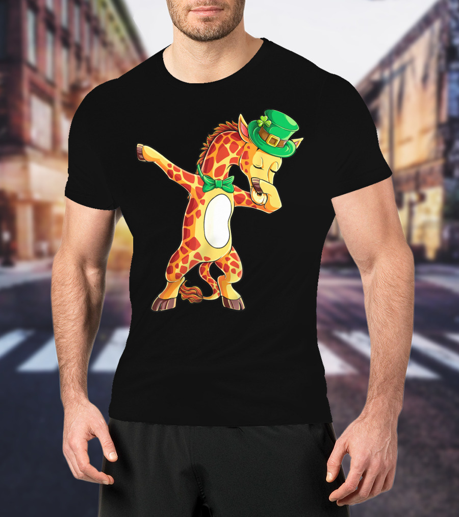 Dabbing Giraffe St Patricks Day Leprechaun Hat Green Bowtie T-Shirt