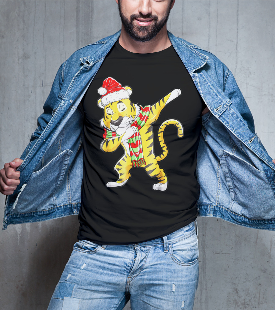 Dabbing Tiger Santa In Santa Hat And Festive Scarf T-Shirt