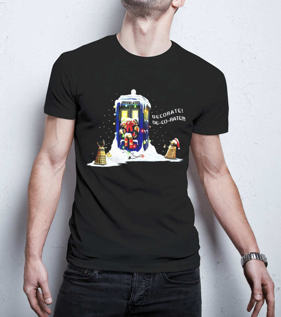 Doctor Who TARDIS Daleks Decorate Christmas Scene T-Shirt