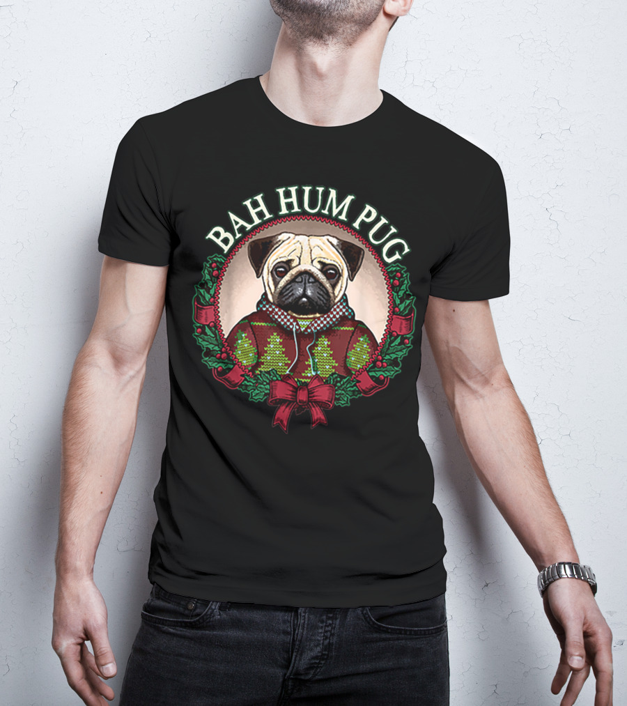 Bah Hum Pug Christmas Pun With Pug In Festive Wreath T-Shirt