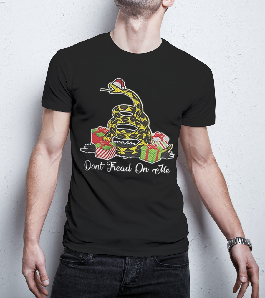 Dont Fread On Me Santa Hat Snake With Christmas Gifts T-Shirt