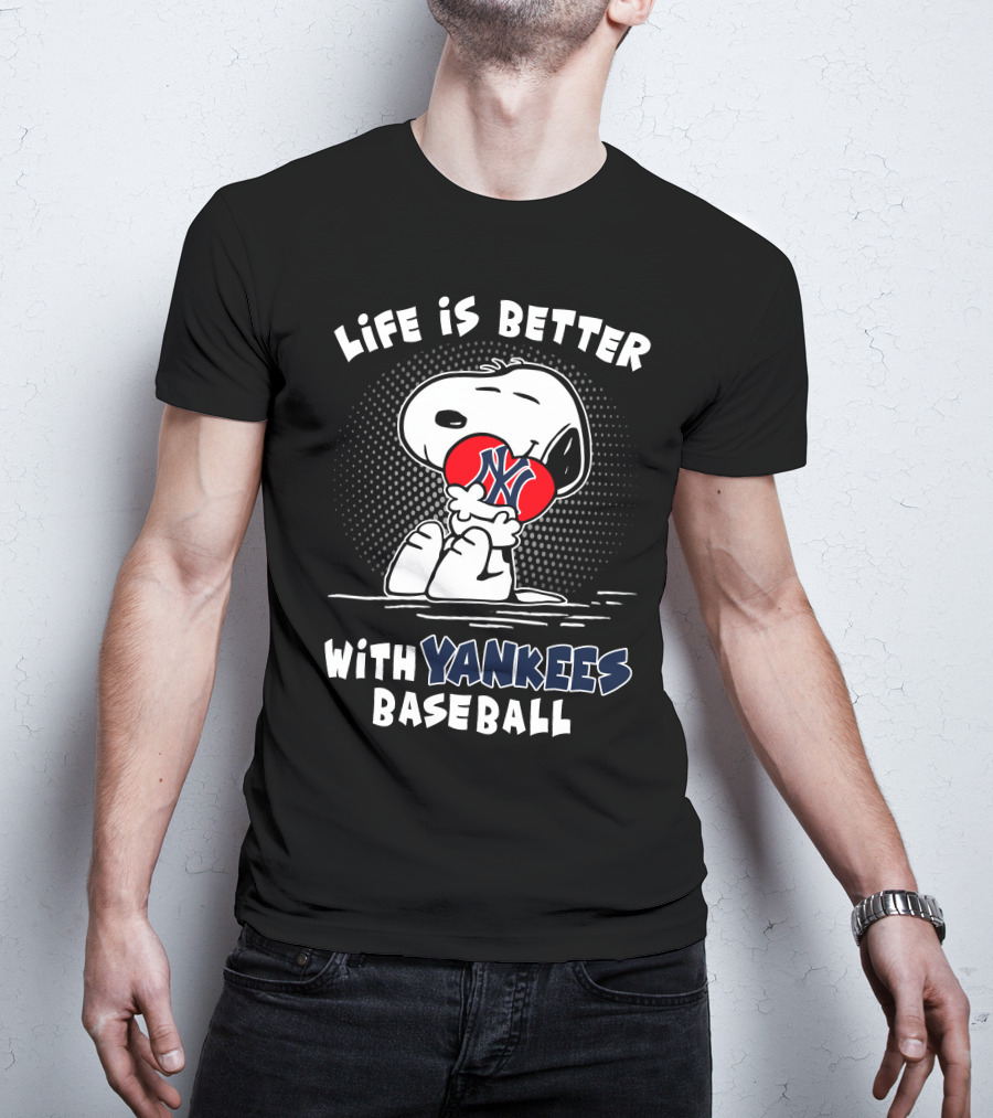 Life Is Better With Yankees Baseball Snoopy Hugging T-Shirt