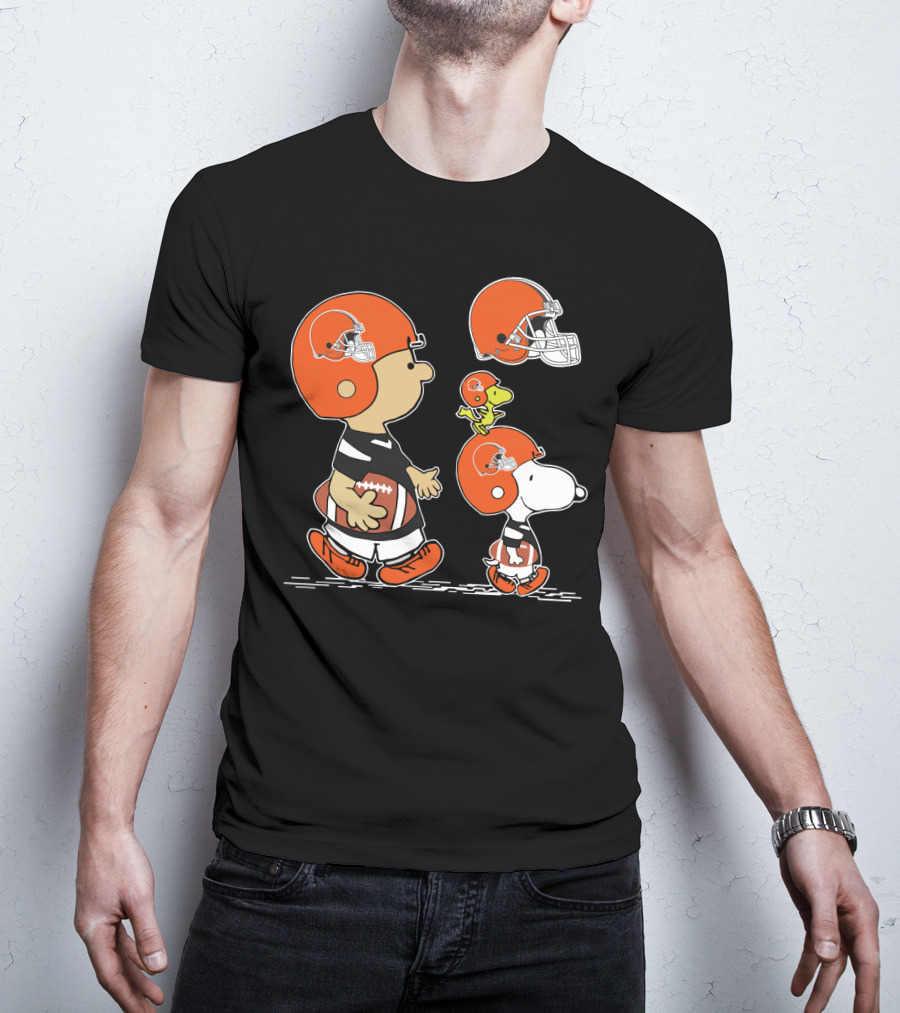Browns Charlie Brown Snoopy Woodstock Football Helmets T-Shirt