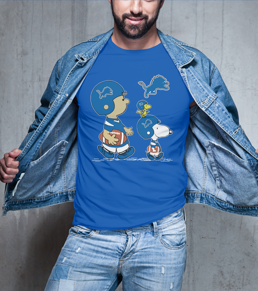 Lions Peanuts Snoopy Woodstock Football Helmet T-Shirt