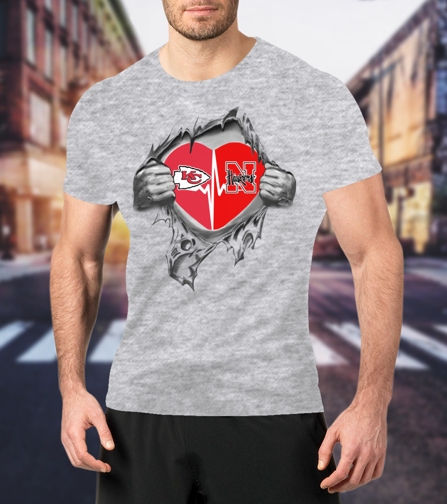 Chiefs Huskers Heart Logo Peeling T-Shirt