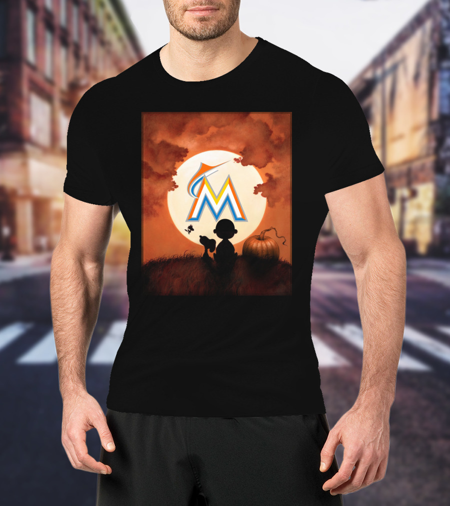 Halloween Miami Marlins Moonlit Silhouette And Pumpkin Scene T-Shirt