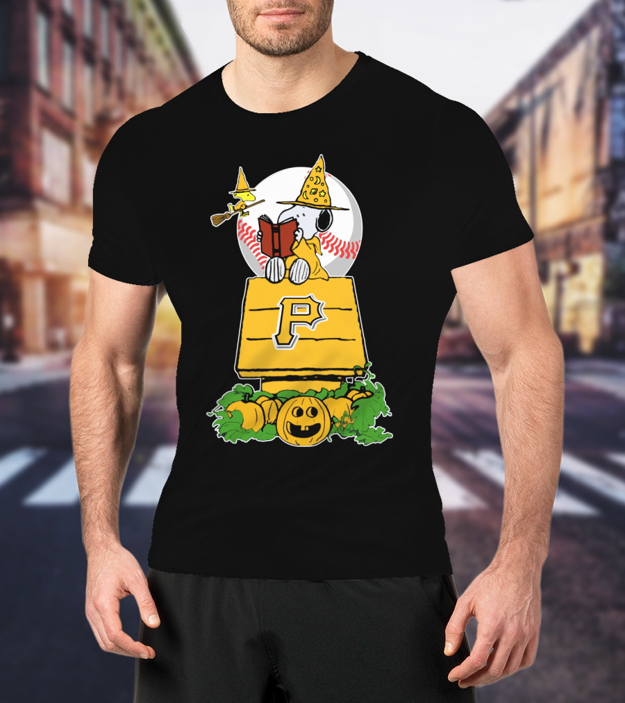 Snoopy Halloween Pittsburgh Pirates Peanuts Charlie Brown Pumpkin Moon Baseball T-Shirt