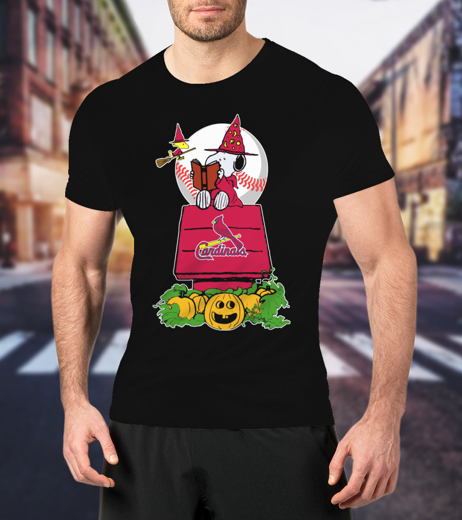 Spooky Halloween Peanuts St. Louis Cardinals Pumpkin Scene T-Shirt
