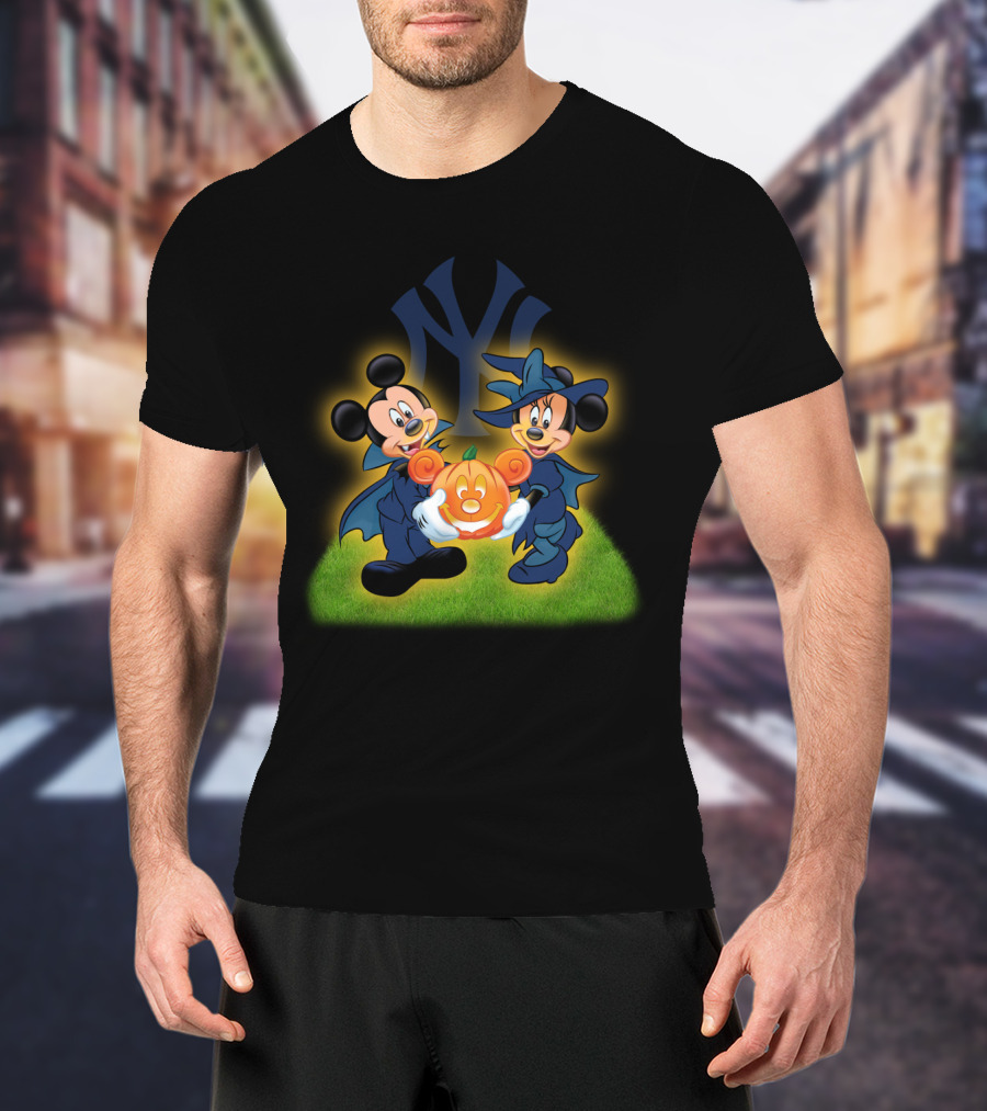 Mickey And Minnie Halloween Pumpkin With New York Yankees T-Shirt