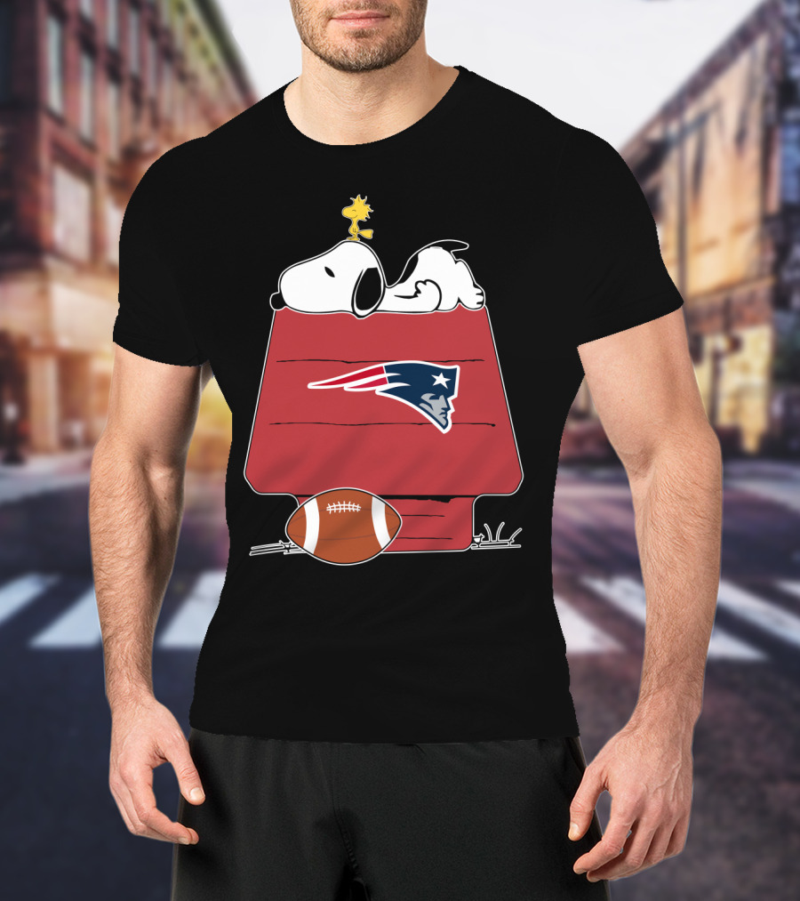 Snoopy And Woodstock Relaxing On Doghouse With New England Patriots Football Theme T-Shirt