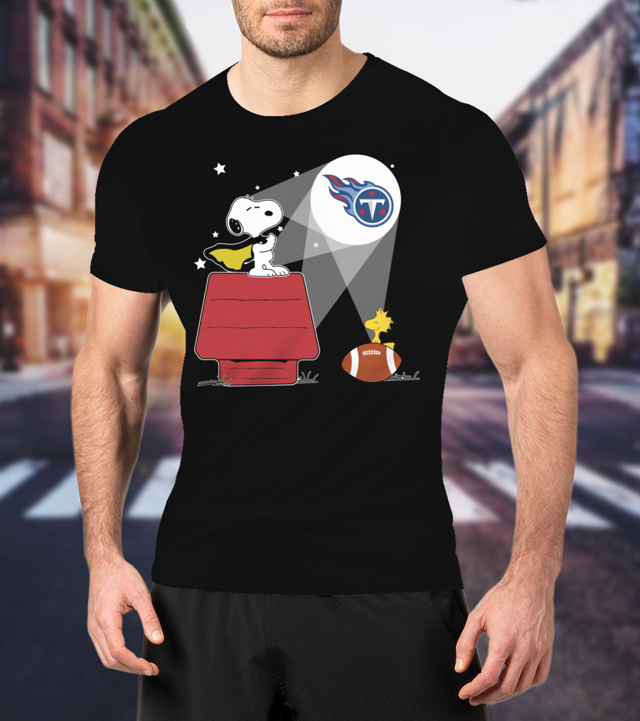 Snoopy And Woodstock With Tennessee Titans Moonlight Football Scene T-Shirt