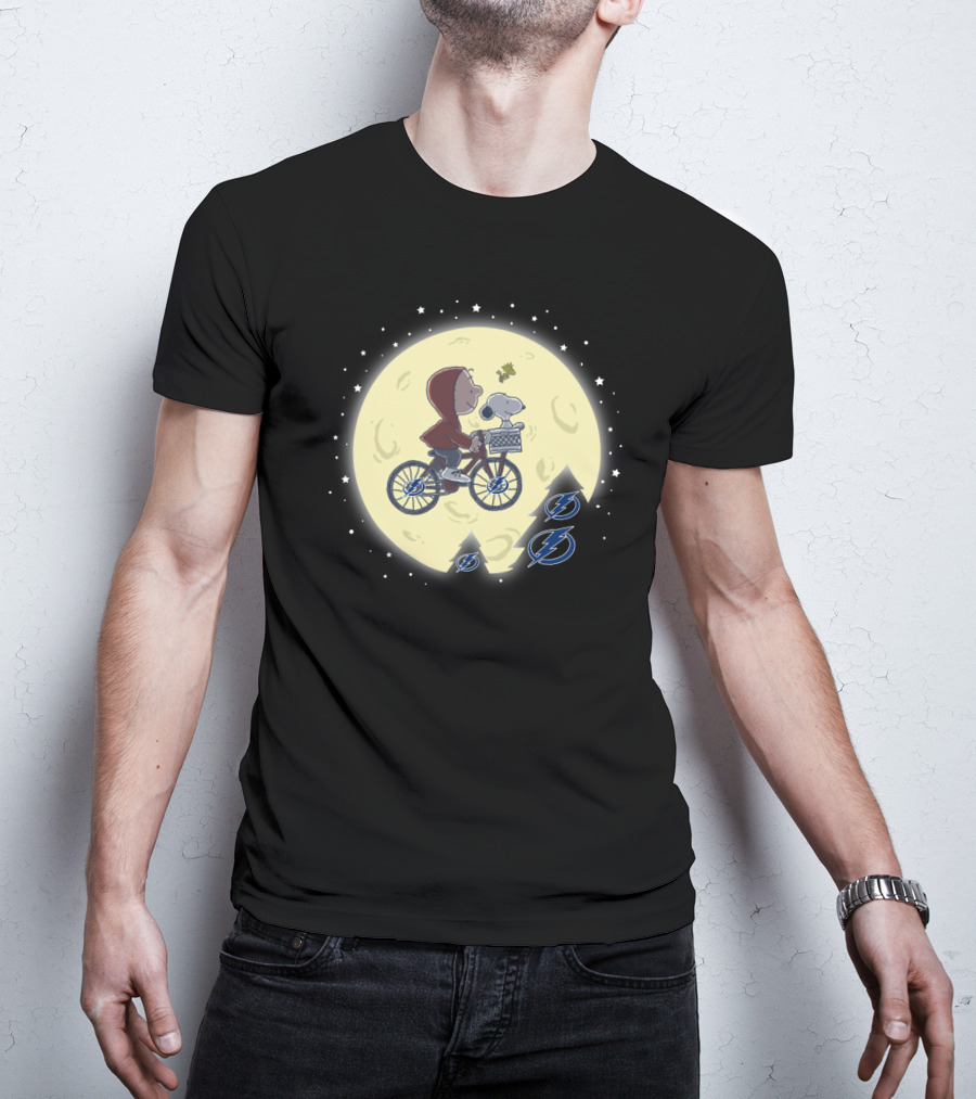 Halloween Tampa Bay Lightning Charlie Brown Snoopy Moon Bicycle Scene T-Shirt