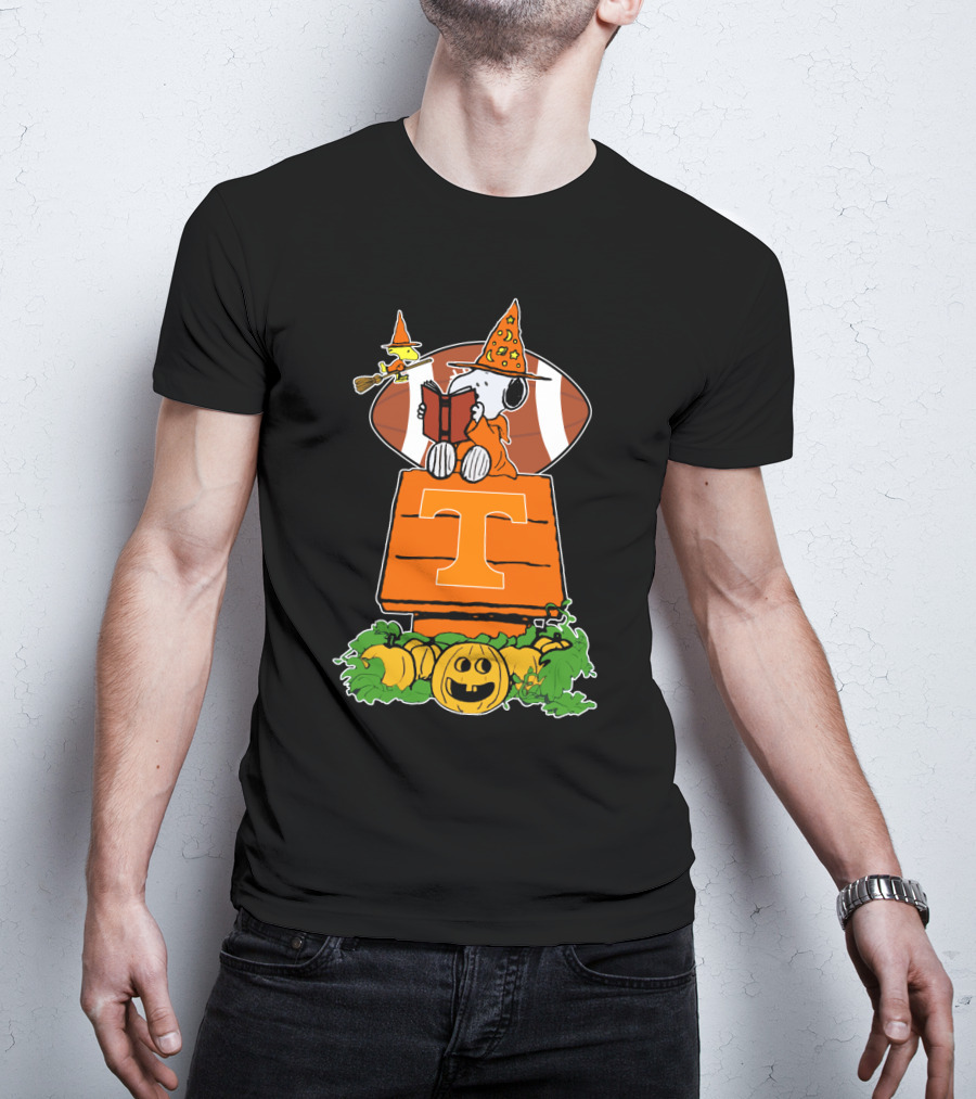 Halloween Tennessee Volunteers Football Peanuts Woodstock Snoopy Pumpkin T-Shirt