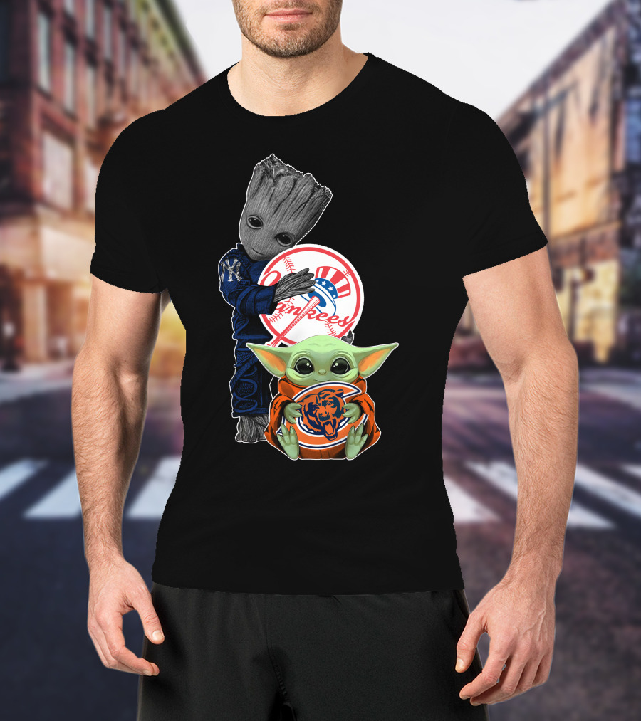 Yankees Groot And Baby Yoda Holding Chicago Bears T-Shirt