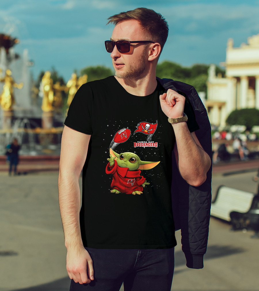 Baby Yoda Tampa Bay Buccaneers Football Fan T-Shirt