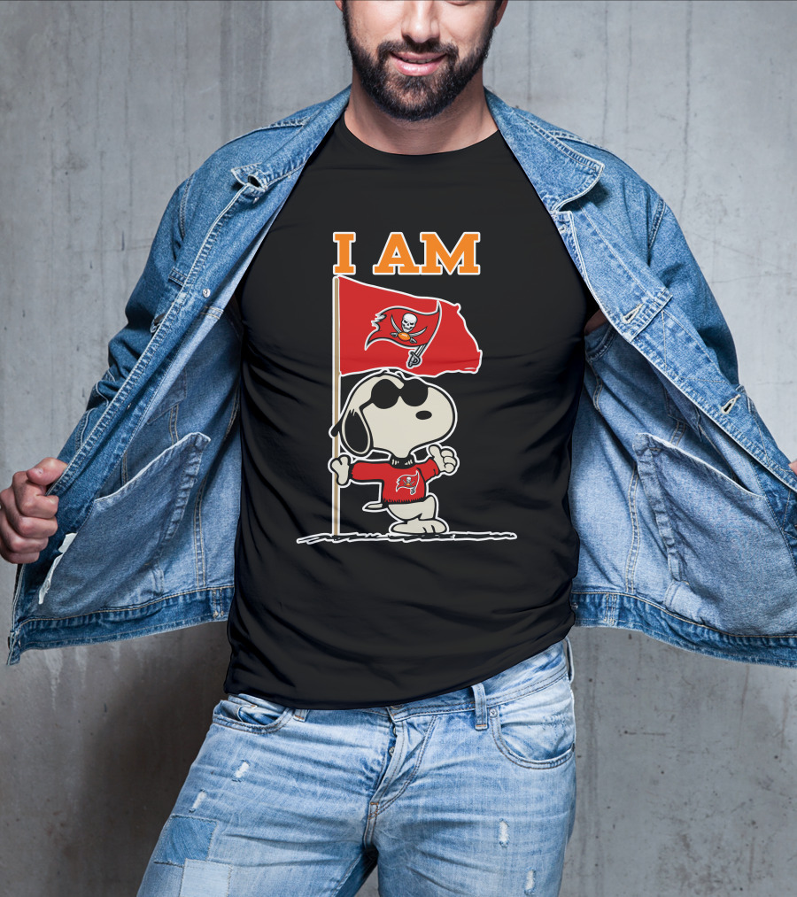 I Am Tampa Bay Buccaneers Snoopy Flag Nfl Football Fan T-Shirt