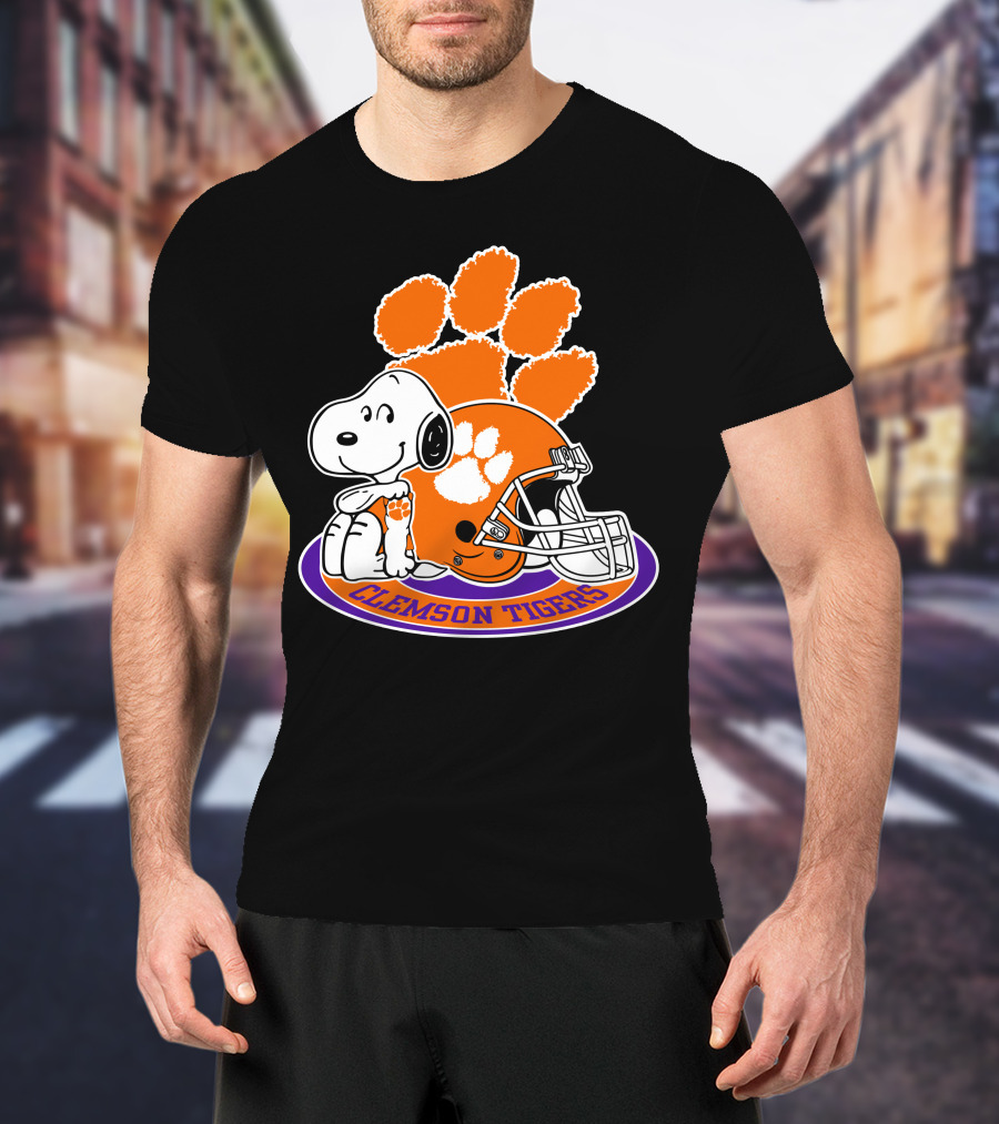 Clemson Tigers Snoopy Paw Print Helmet T-Shirt