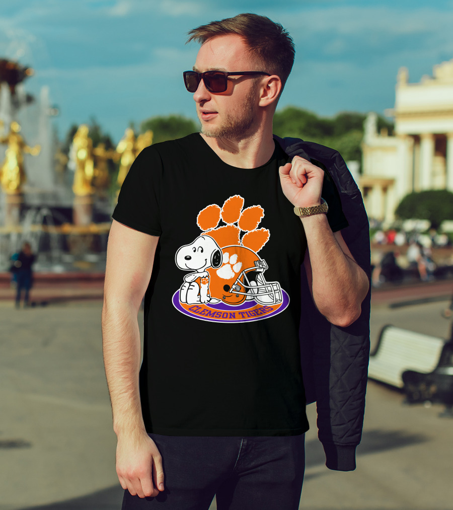 Clemson Tigers Snoopy Paw Print Helmet T-Shirt