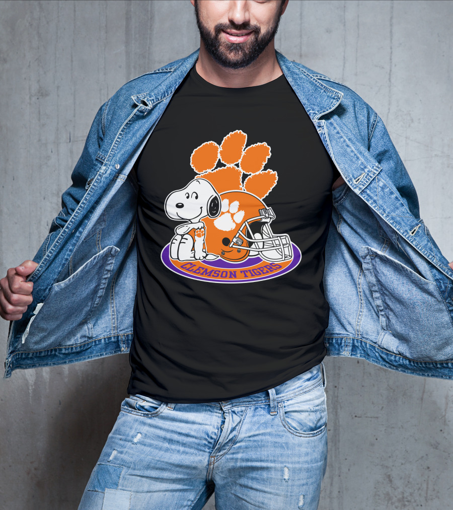 Clemson Tigers Snoopy Paw Print Helmet T-Shirt
