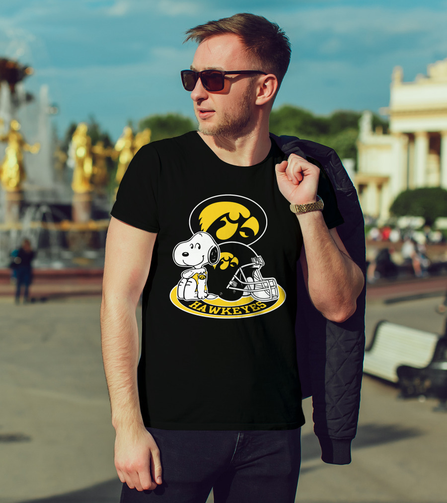 Snoopy Iowa Hawkeyes Helmet Fan T-Shirt