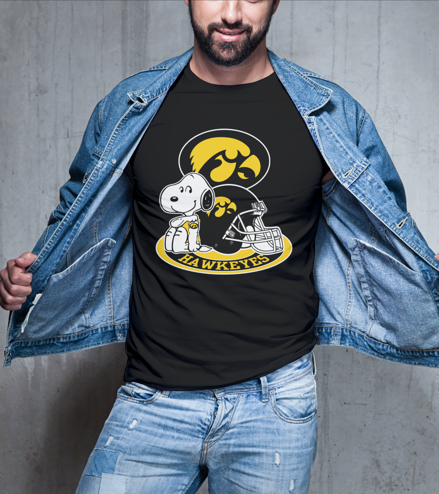 Snoopy Iowa Hawkeyes Helmet Fan T-Shirt