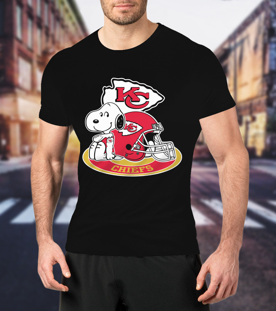 Kansas City Chiefs Snoopy Kc Arrowhead Helmet T-Shirt
