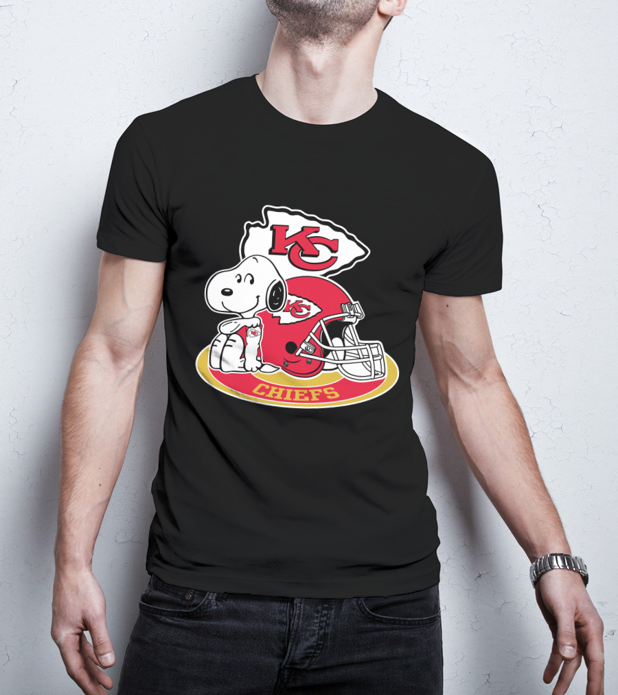 Kansas City Chiefs Snoopy Kc Arrowhead Helmet T-Shirt