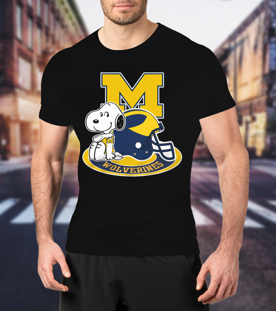 Michigan Wolverines Snoopy M Helmet T-Shirt