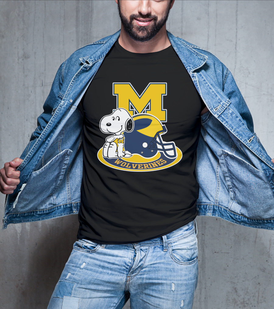 Michigan Wolverines Snoopy M Helmet T-Shirt