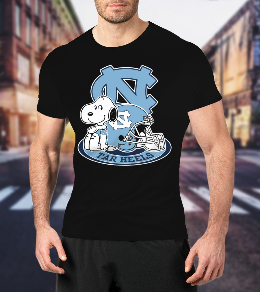 North Carolina Tar Heels Snoopy Football Helmet T-Shirt