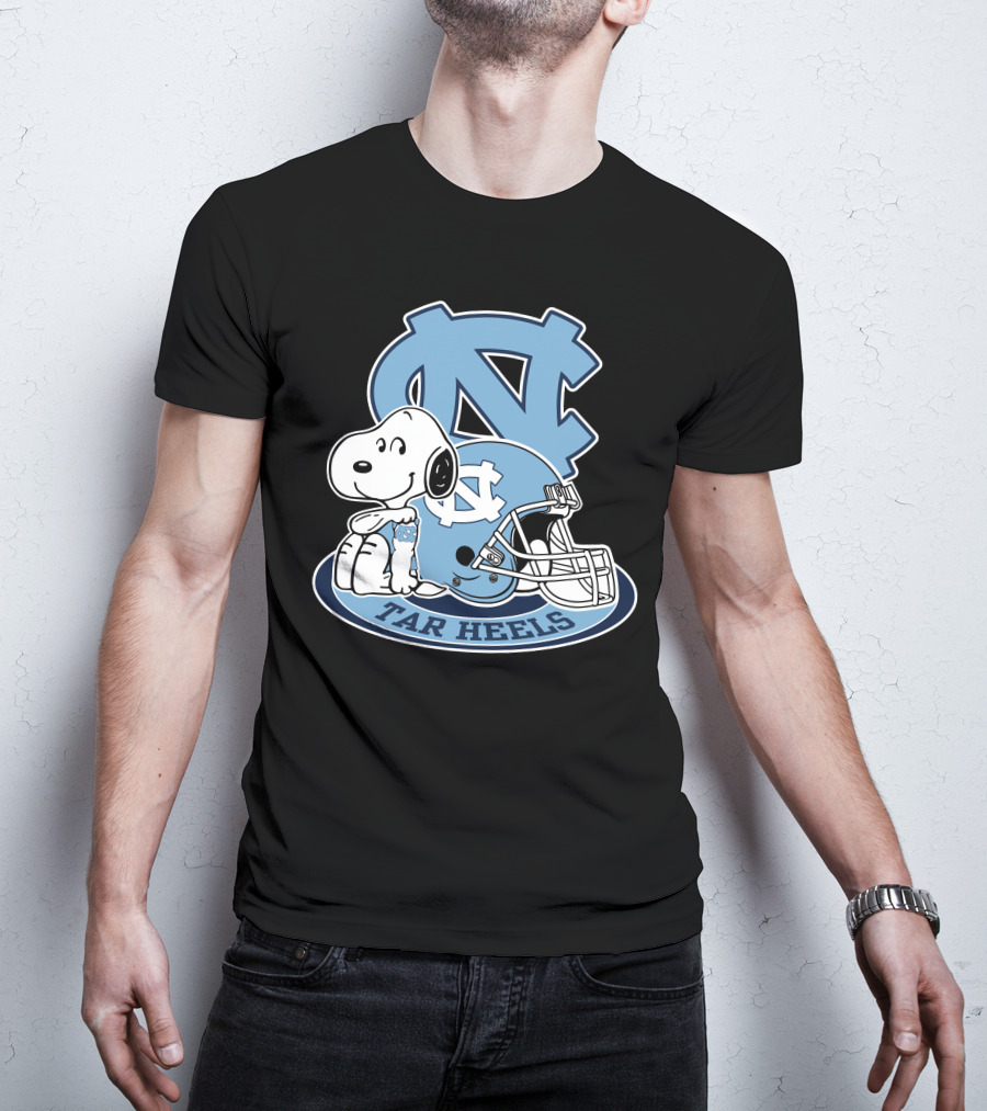 North Carolina Tar Heels Snoopy Football Helmet T-Shirt