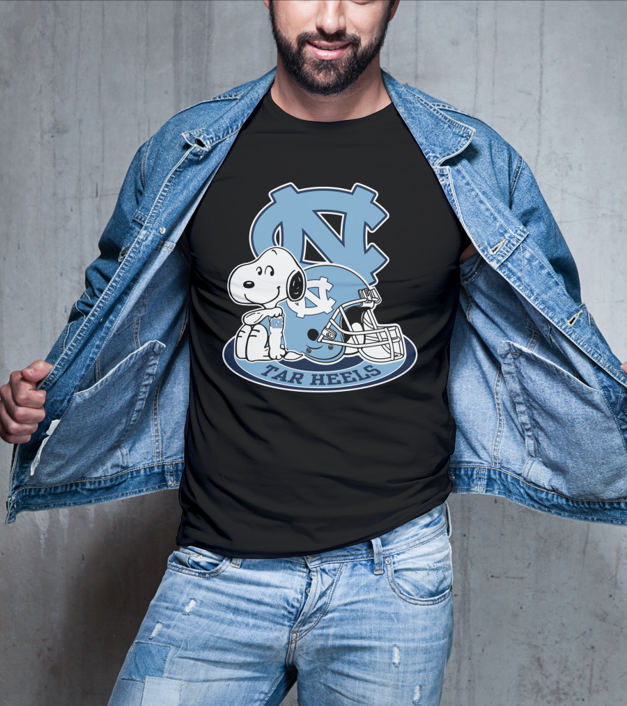 North Carolina Tar Heels Snoopy Football Helmet T-Shirt