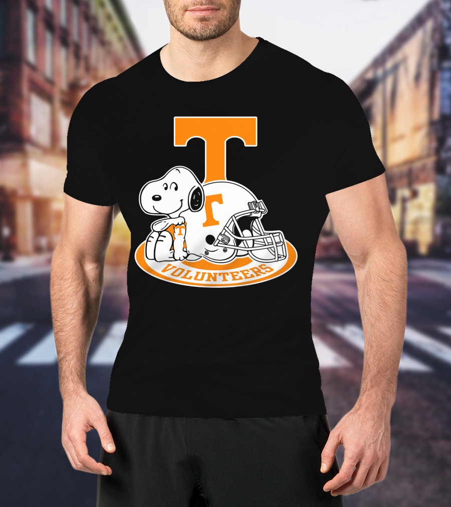 Snoopy Tennessee Volunteers Football Helmet T-Shirt