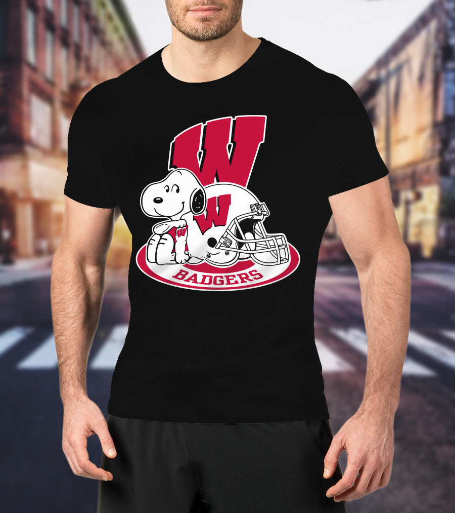 Wisconsin Badgers Snoopy Football Helmet T-Shirt