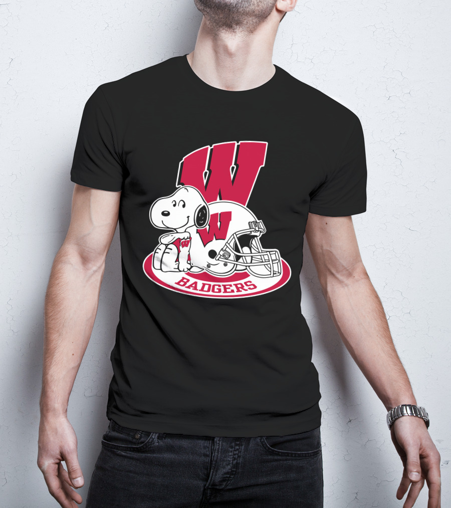 Wisconsin Badgers Snoopy Football Helmet T-Shirt