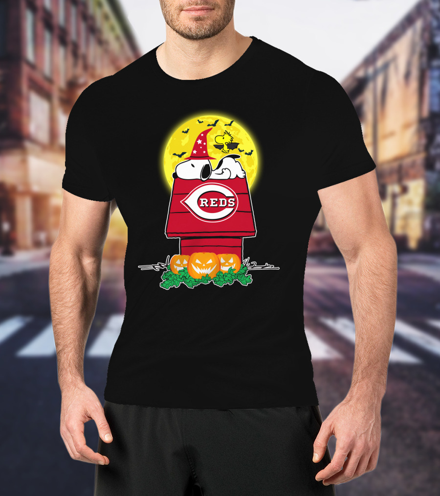 Cincinnati Reds Snoopy Halloween Doghouse Moon Pumpkins T-Shirt