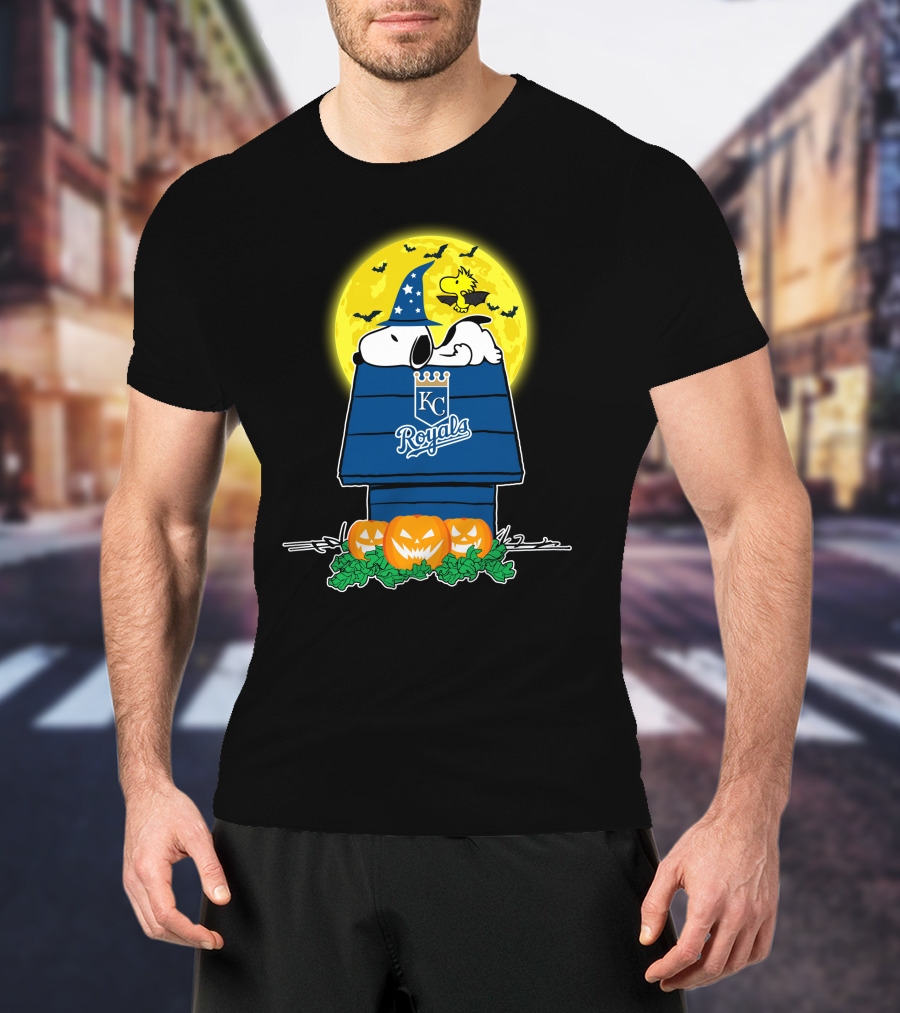 Kansas City Royals Halloween Snoopy Peanuts Moon Pumpkins T-Shirt