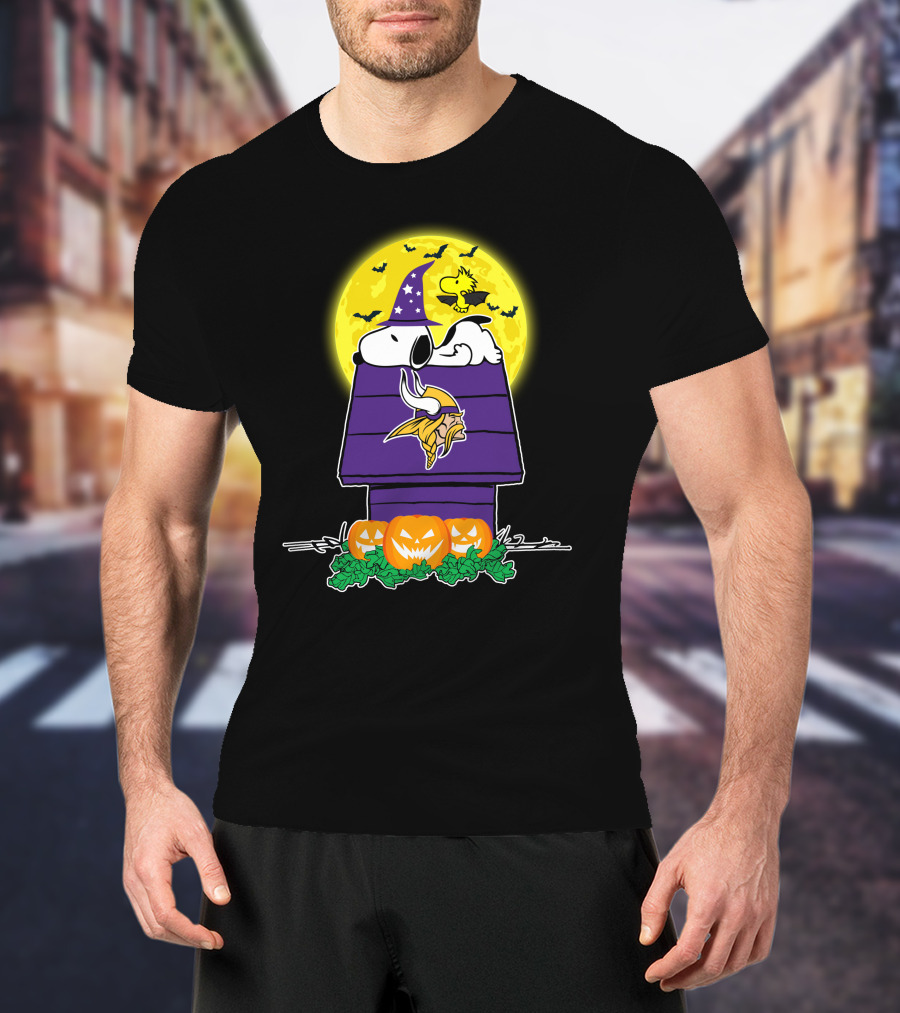 Minnesota Vikings Snoopy Halloween Peanuts Woodstock Pumpkins Full Moon T-Shirt