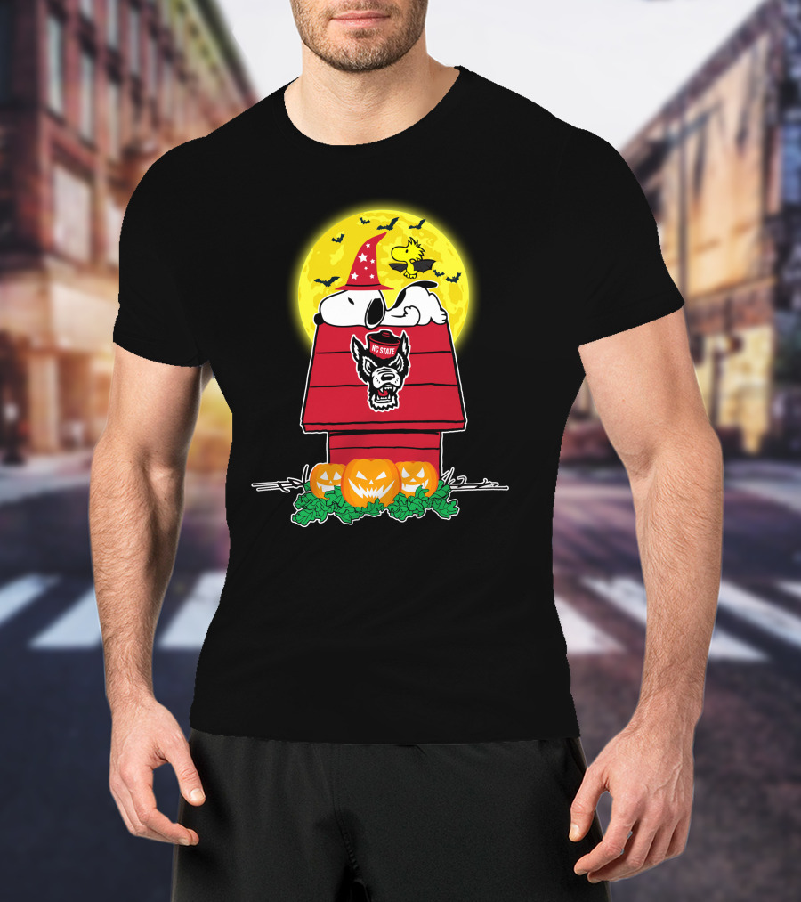 Nc State Wolfpack Snoopy Halloween Peanuts Pumpkin Patch Moon T-Shirt