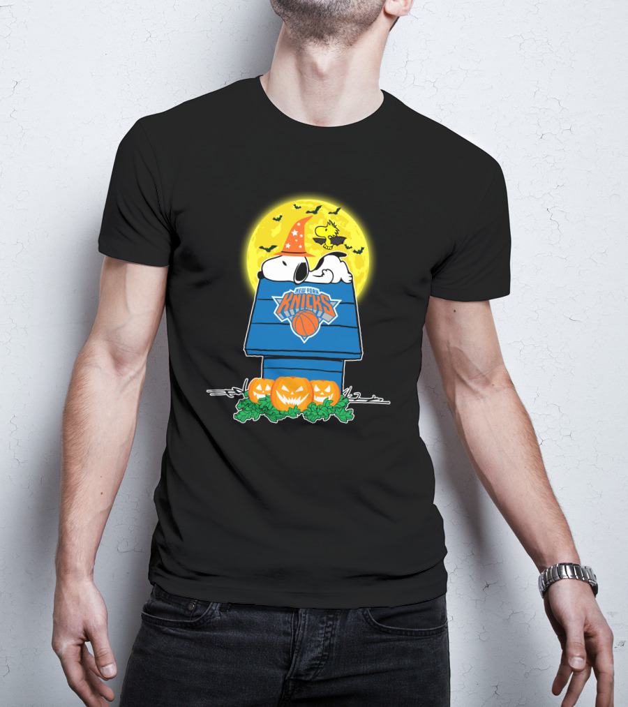 New York Knicks Snoopy Halloween Pumpkin Doghouse Full Moon T-Shirt