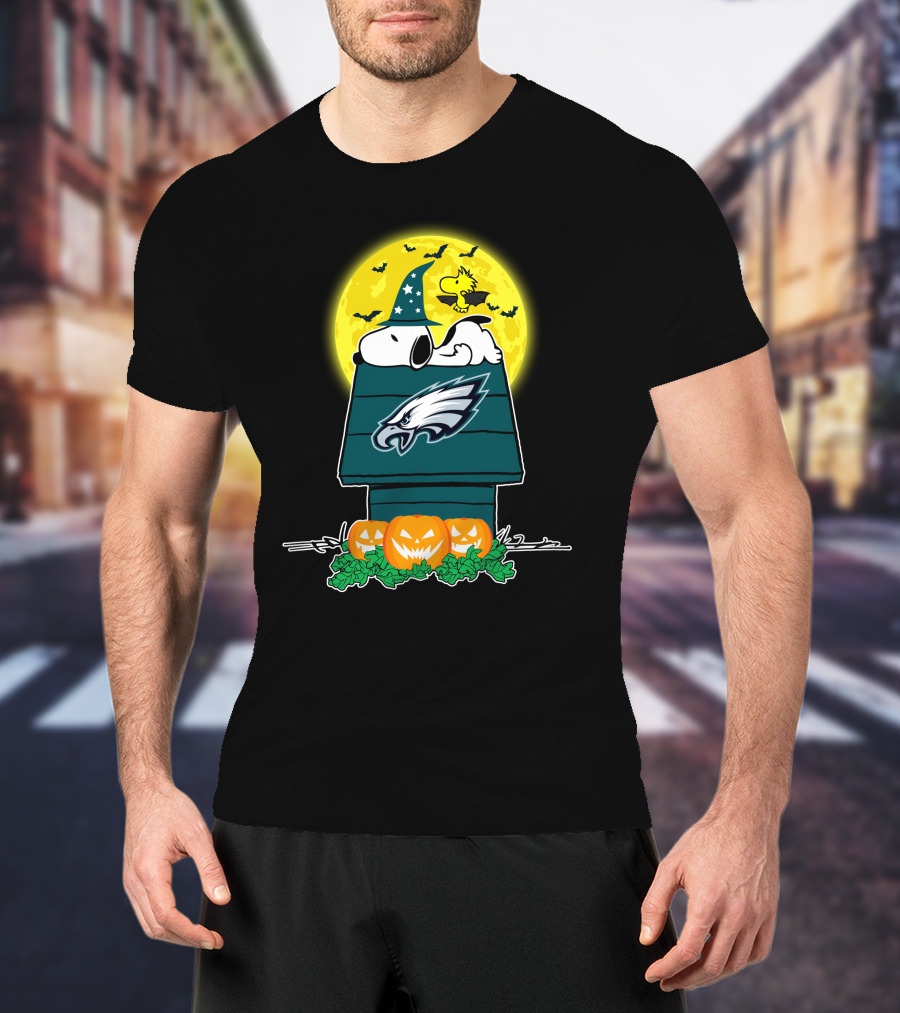 Philadelphia Eagles Halloween Snoopy And Woodstock With Pumpkins And Full Moon T-Shirt
