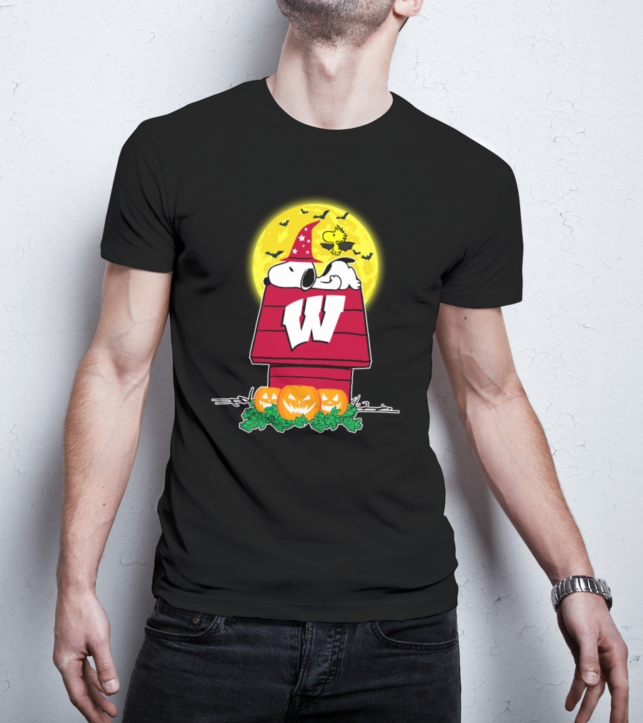 Snoopy Wisconsin Badgers Halloween Pumpkin Moon Night Scene T-Shirt