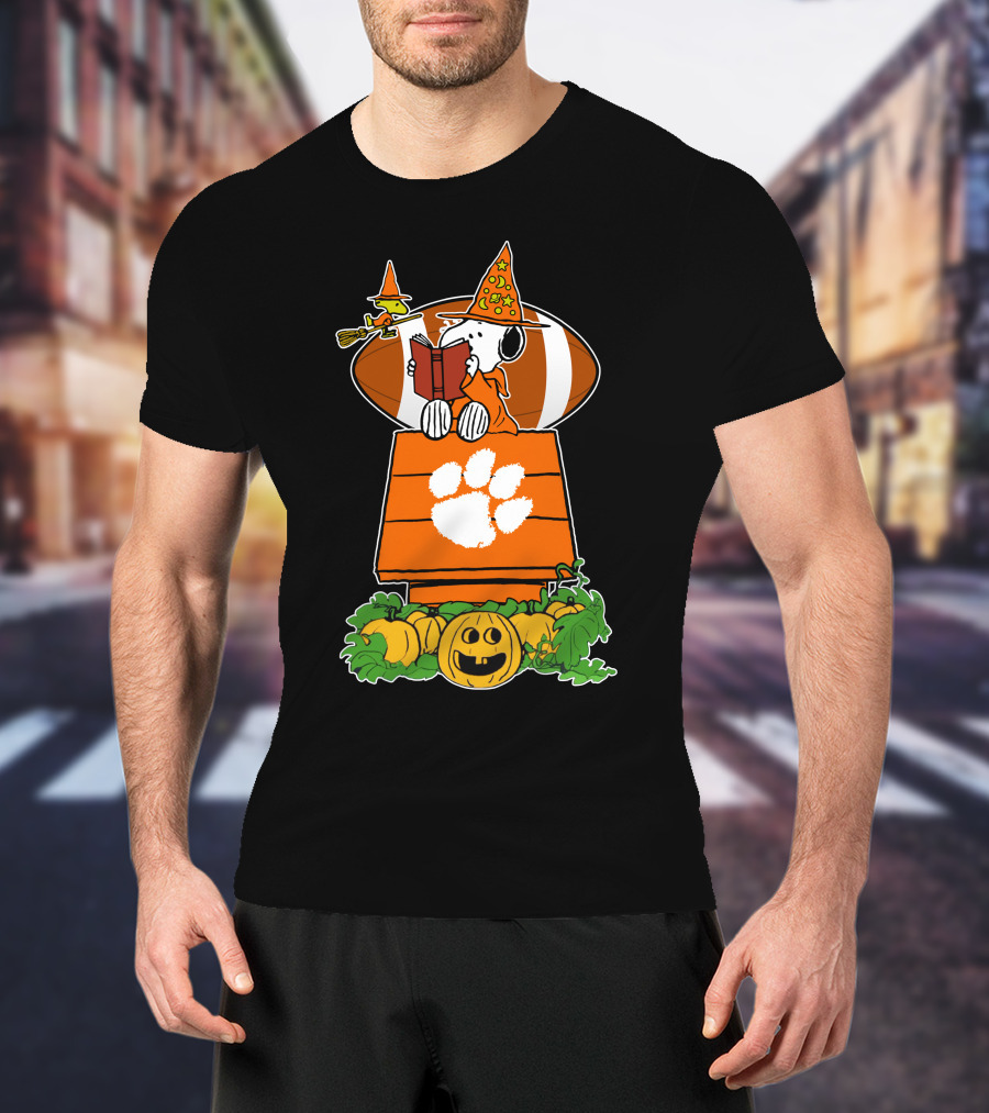 Clemson Tigers Halloween Snoopy Peanuts Football Pumpkin House T-Shirt