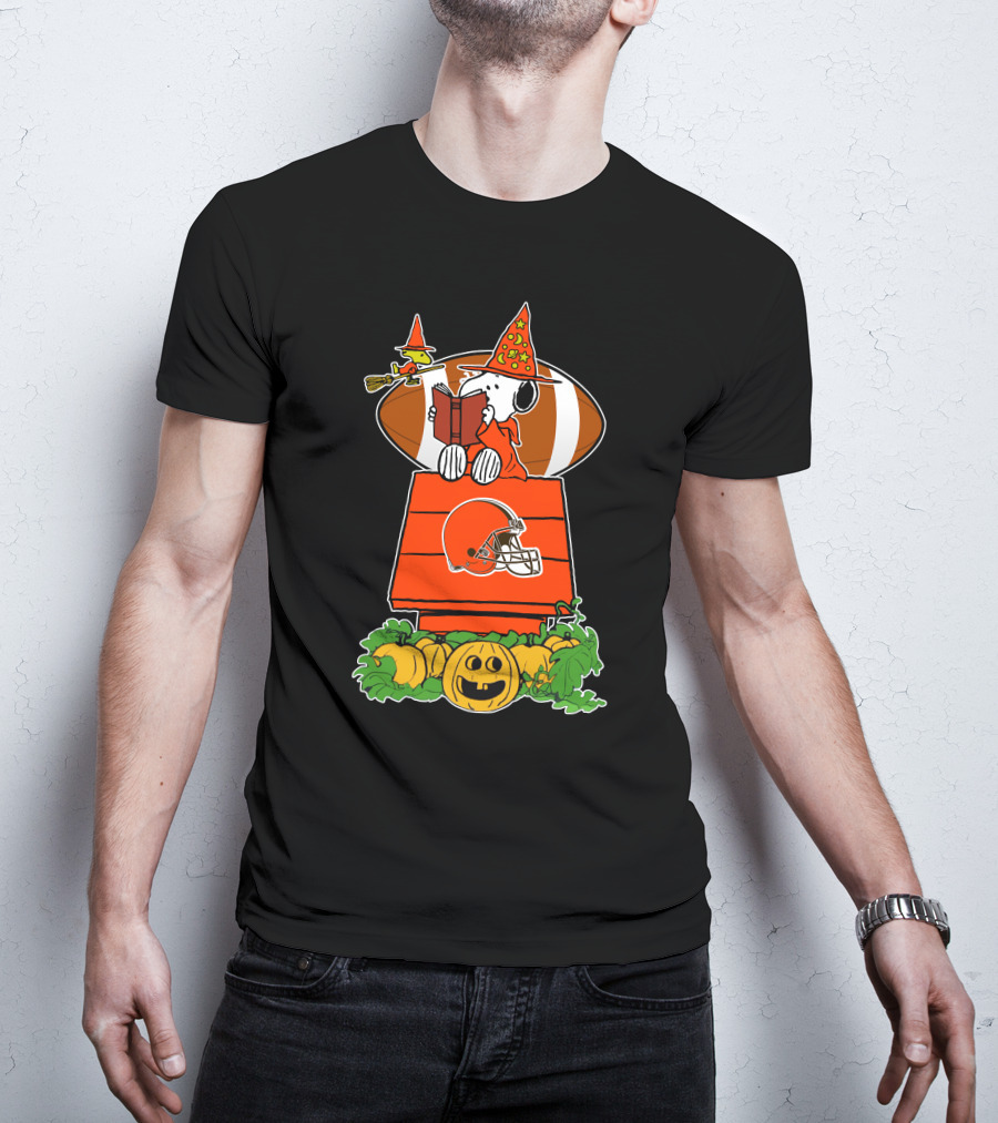 Cleveland Browns Halloween Snoopy Pumpkin Football Scene T-Shirt