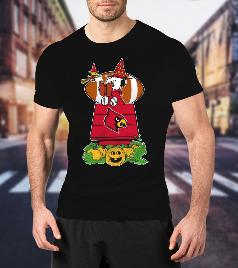 Snoopy Halloween Louisville Cardinals Football Pumpkin Scene T-Shirt