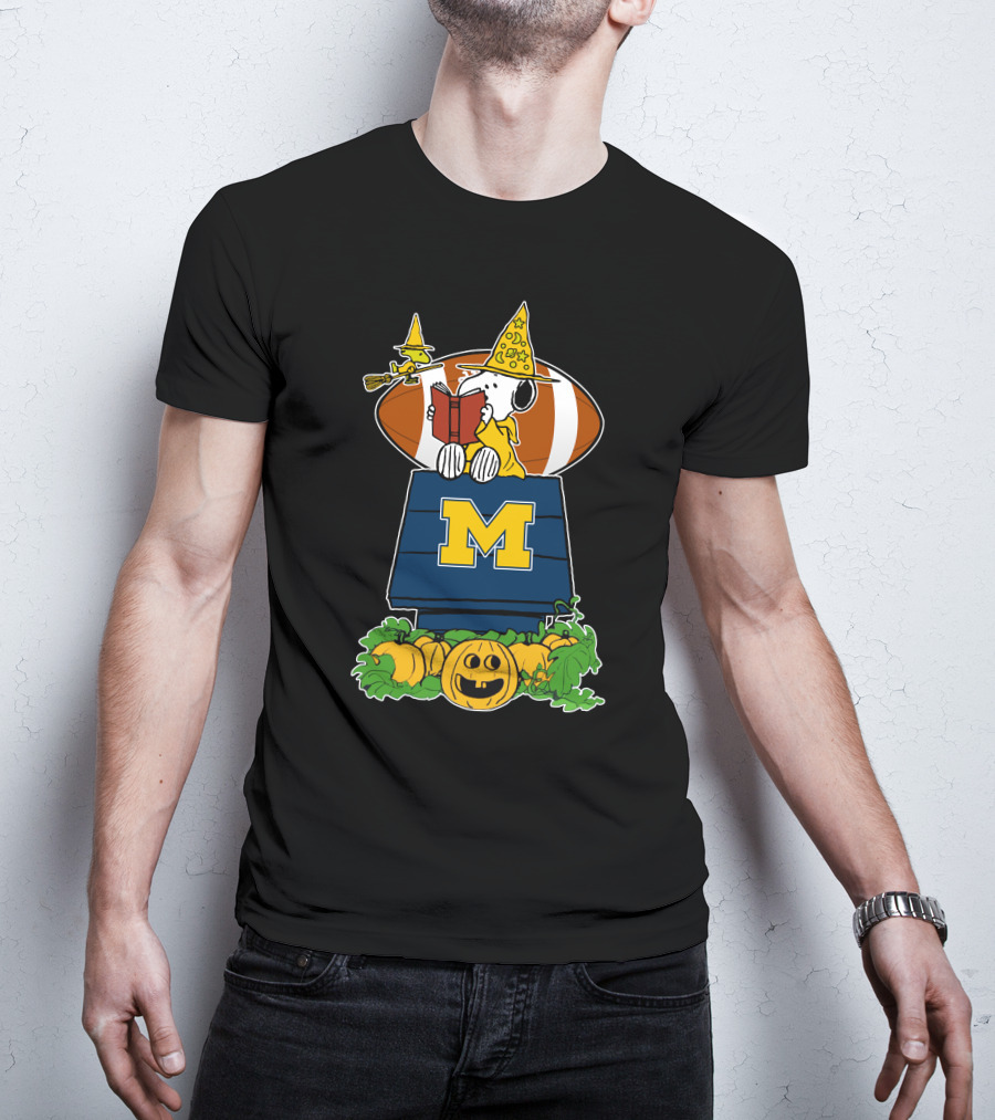 Michigan Wolverines Snoopy Halloween Pumpkin Football Scene T-Shirt