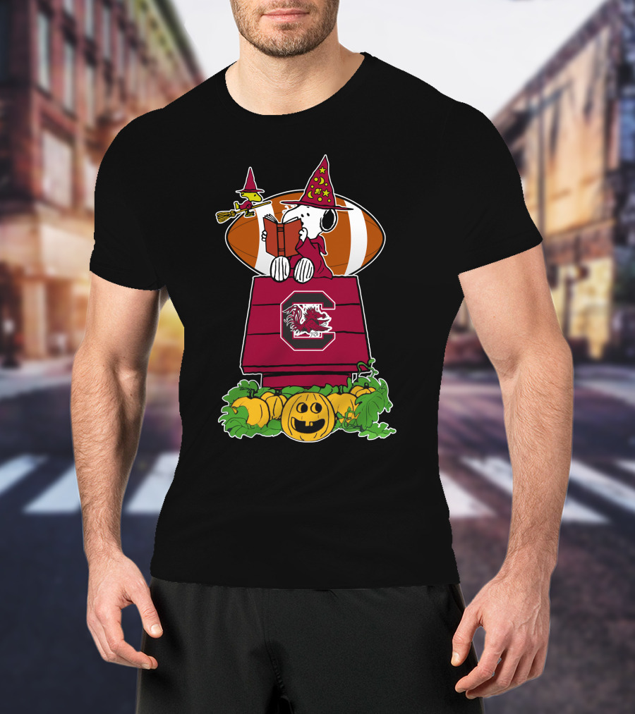 South Carolina Gamecocks Snoopy Halloween Pumpkin Woodstock Football Scene T-Shirt
