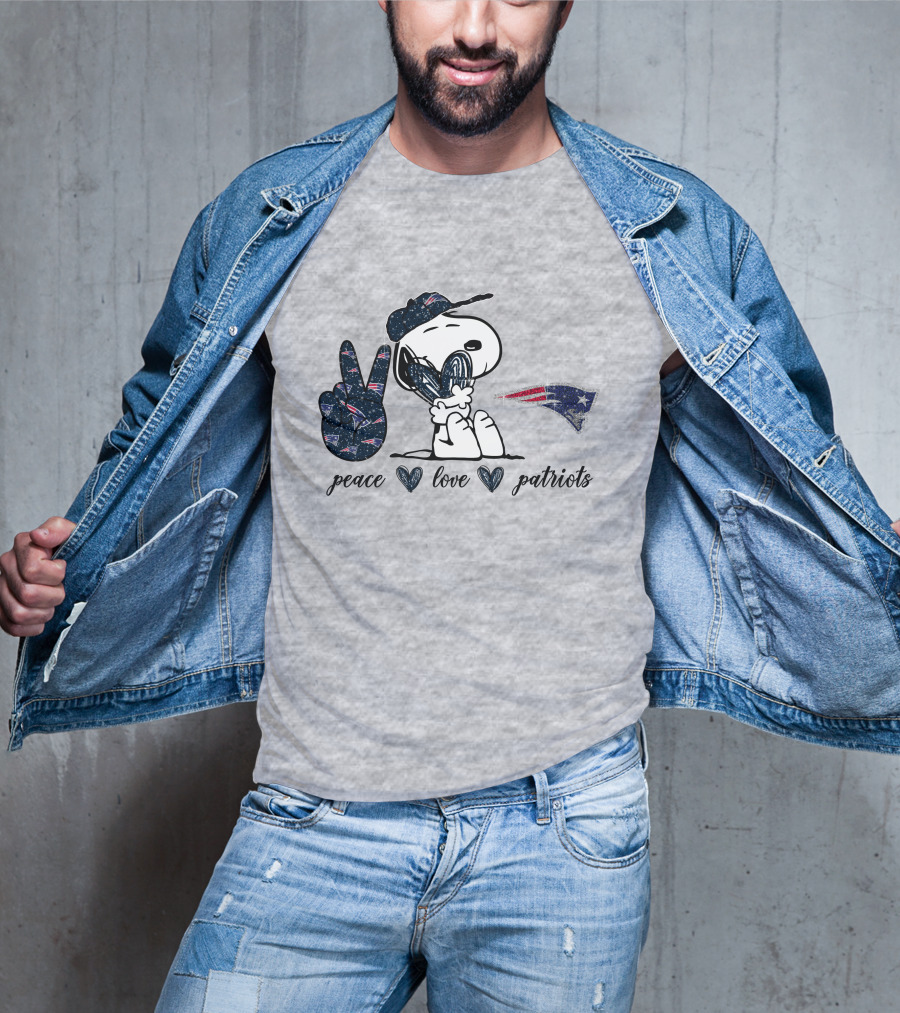 Peace Love Patriots Snoopy New England Patriots Fan T-Shirt